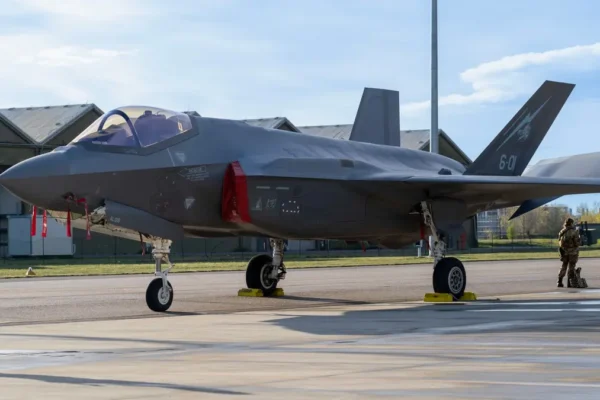 Secretário de Defesa da Holanda diz que “você pode fazer jailbreak em um F-35 assim como em um iPhone”