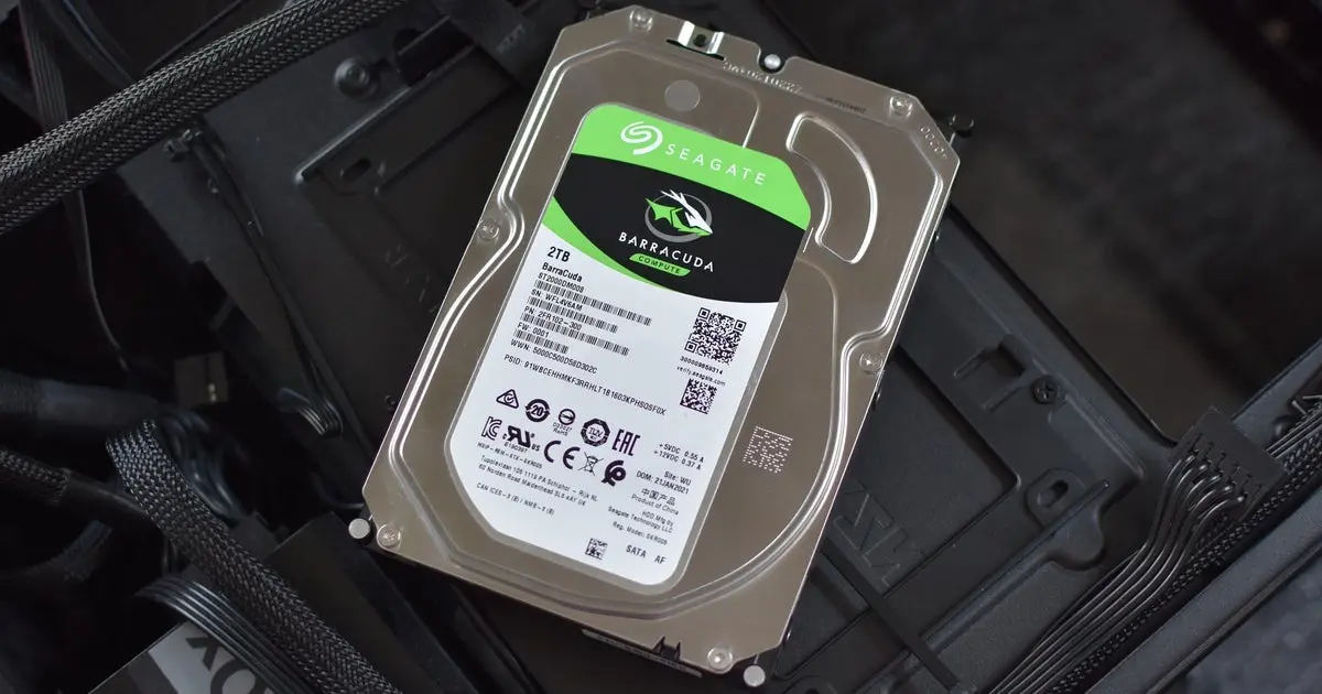 Seagate e Western Digital já venderam quase todo estoque de HDD para 2026, pressionando preços de SSD
