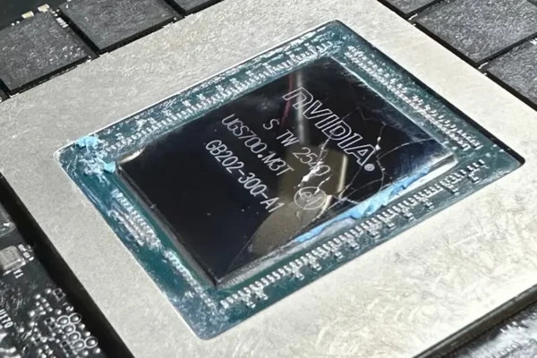 BIOS XOC de 2500 W vaza e fratura die de GPU do MSI RTX 5090 Lightning Z em teste com LN2