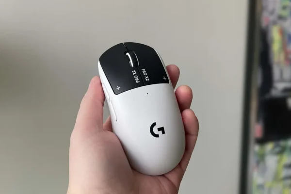 Logitech G Pro X2 Superstrike mantém perfis com G Hub fechado — mas exige abrir mão de um botão