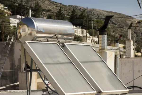 Molécula inspirada no DNA armazena energia solar e libera calor meses depois