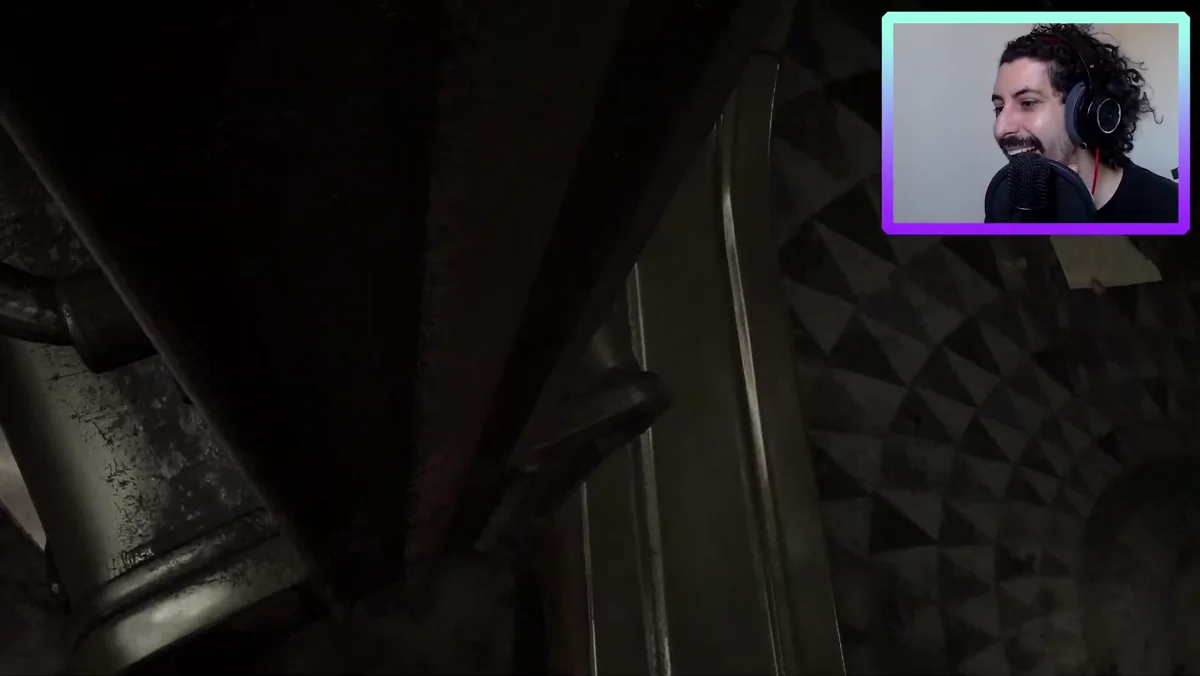 Personagem de Atomic Heart em cena expressiva da build