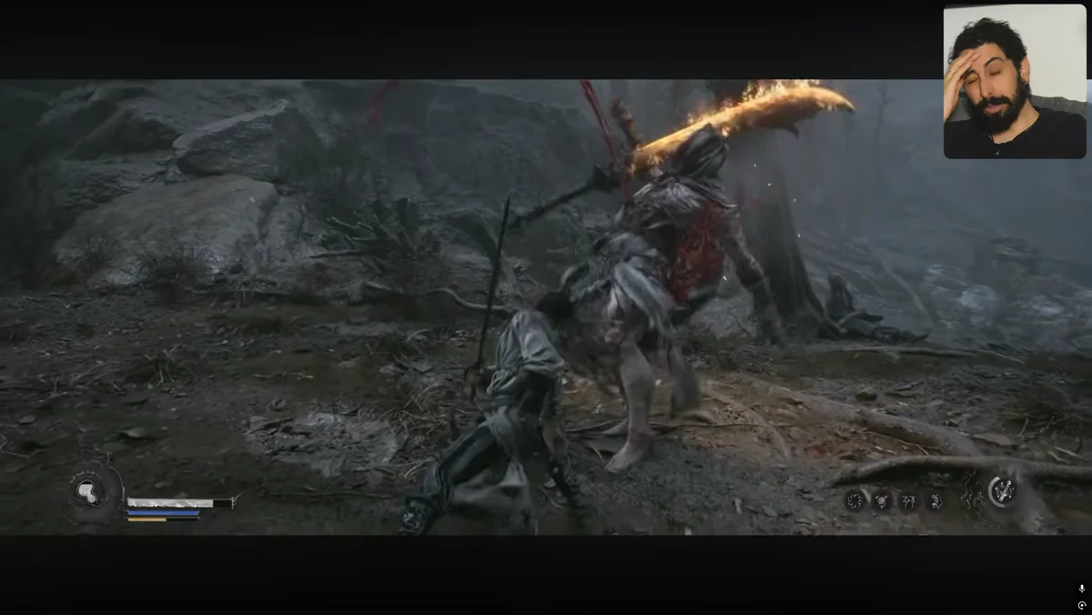 Cena de gameplay de Black Myth Zhong Kui com personagem em combate