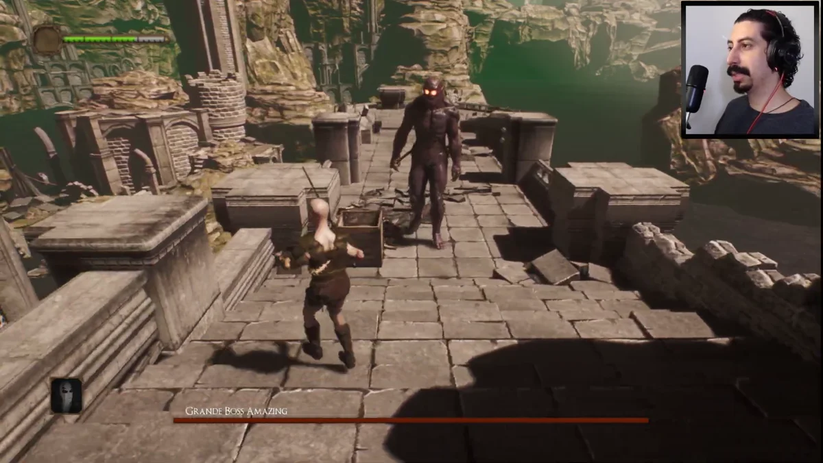 Combate contra boss com espada em cenário medieval na Unreal Engine