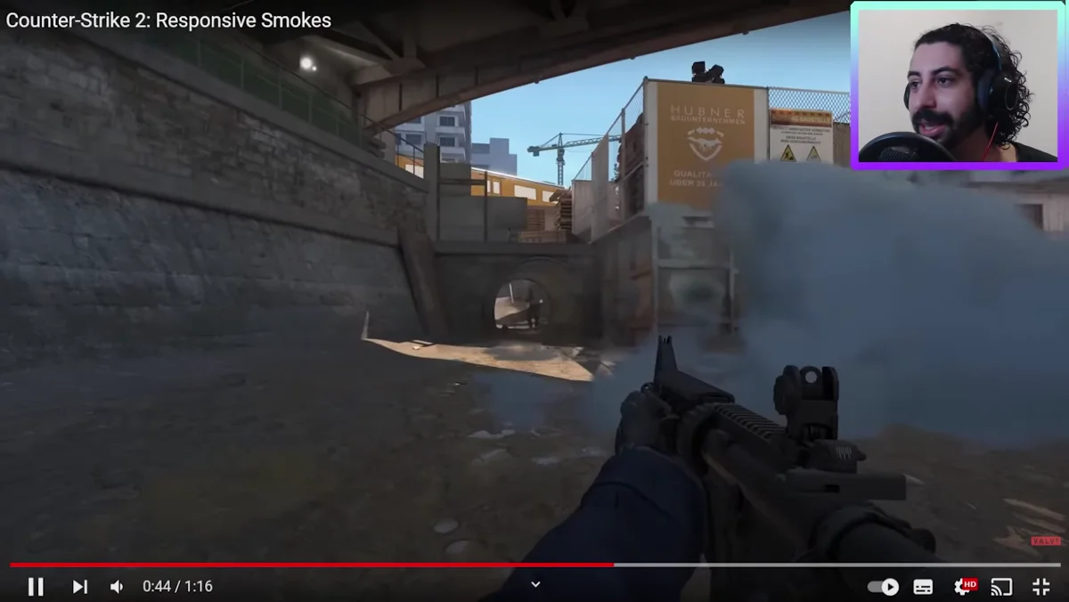 Granada abrindo temporariamente a smoke em Counter Strike 2