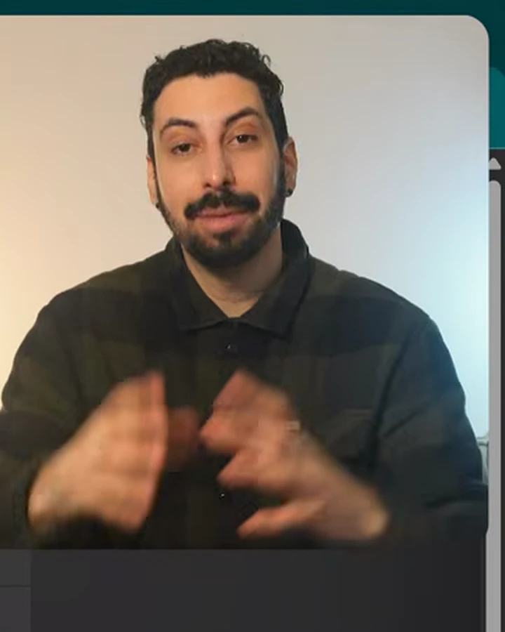 Neri Neto sorrindo e gesticulando em vídeos recentes do Neriverso