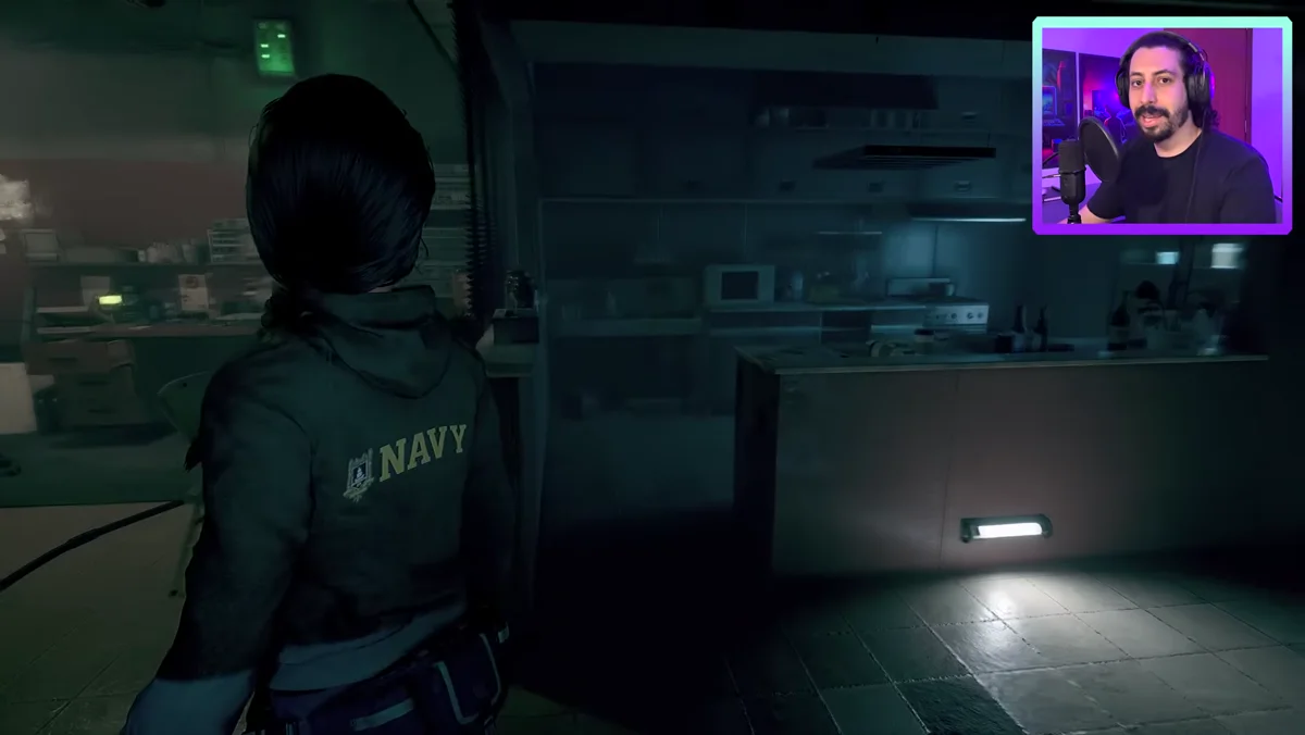 Agente explora a base militar no início de Daymare 1994