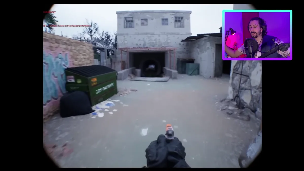 Ambiente de FPS com vegetação e objetos escaneados em 3D