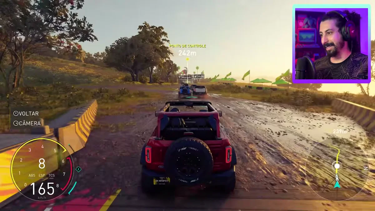 Corrida off-road em terreno de terra no The Crew Motorfest