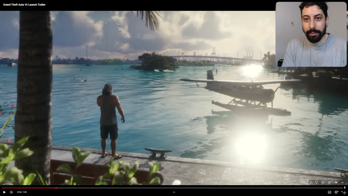 Homem em um píer de GTA 6 olhando a água, com hidroavião e vegetação ao redor
